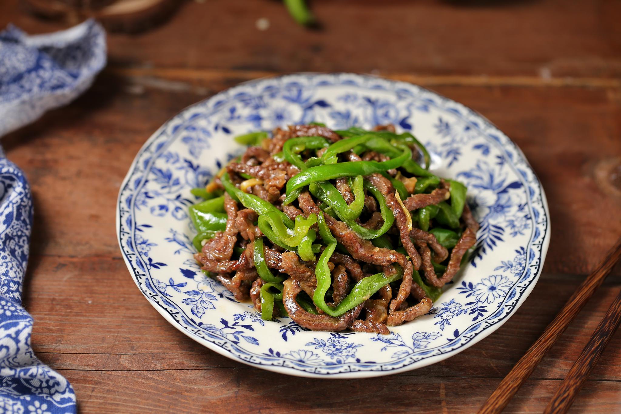 但营养也翻倍,这样搭配简直就是"下饭王"|营养|牛肉|青椒_新浪新闻