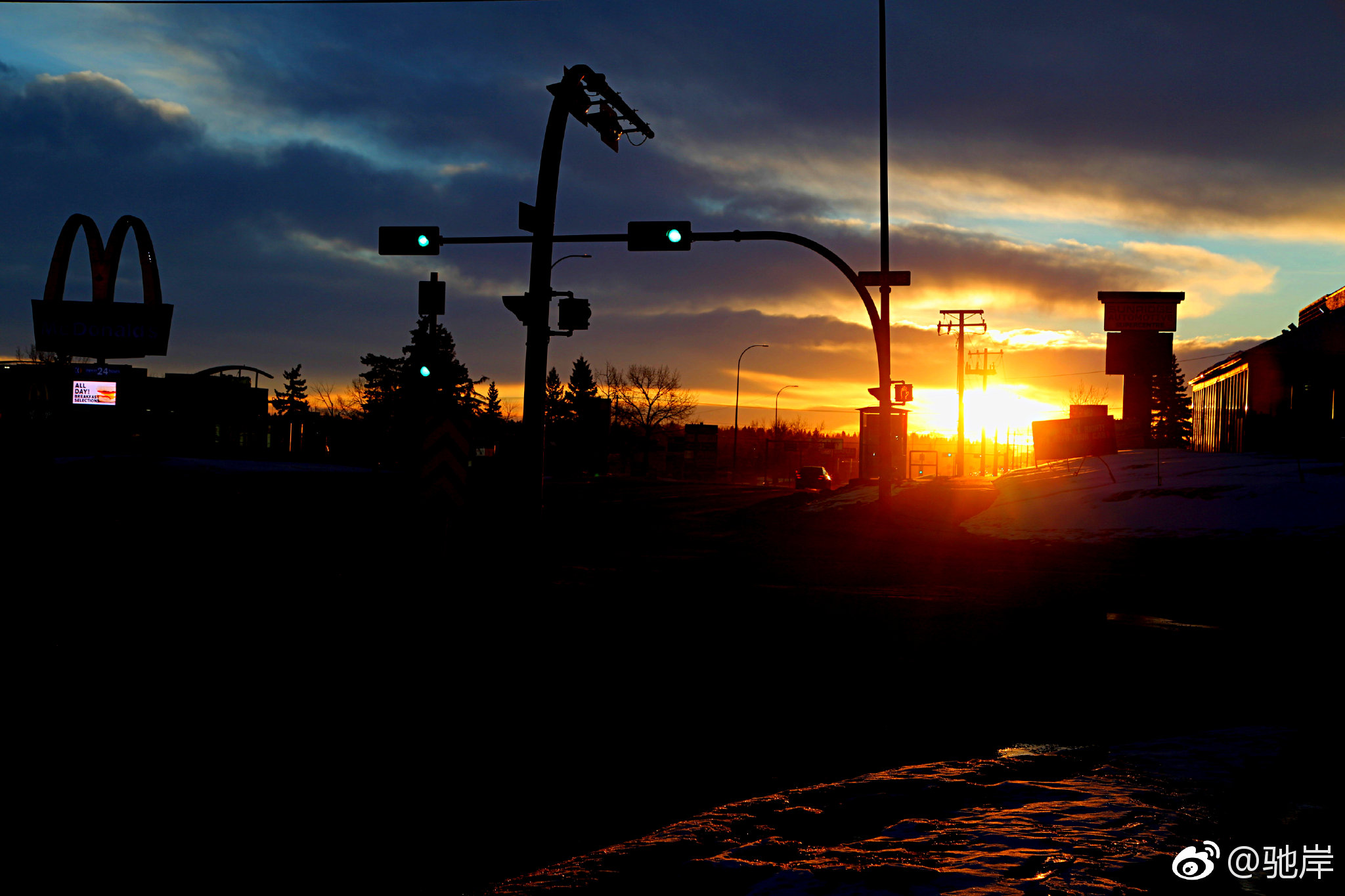 清晨的十字路口(摄于加拿大卡尔加里)