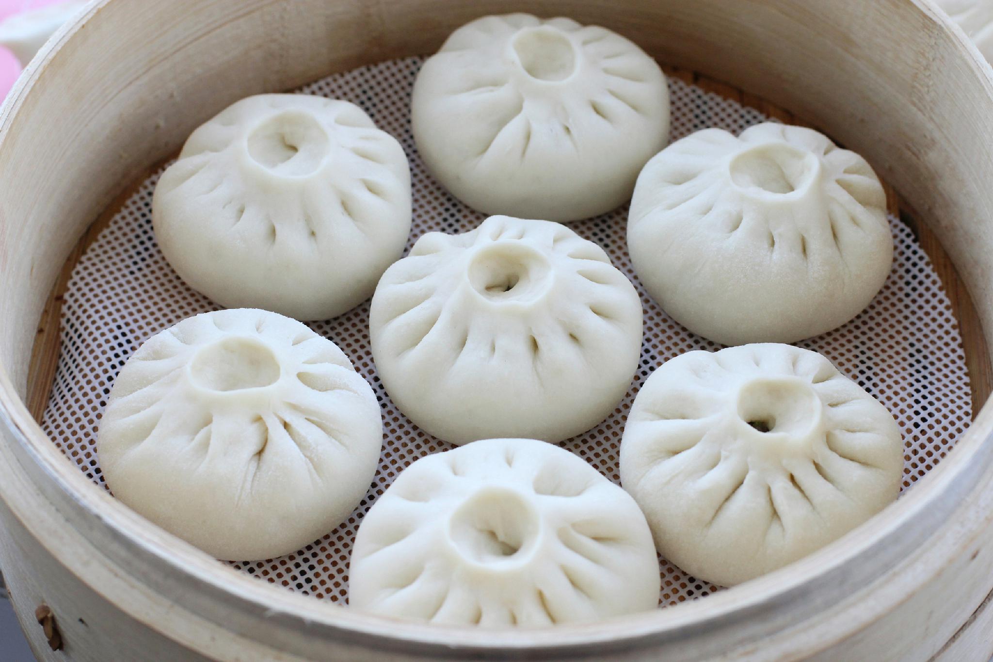 我这大包子蒸的又白又胖,味儿还特鲜,老公一顿吃一屉,太吓人了