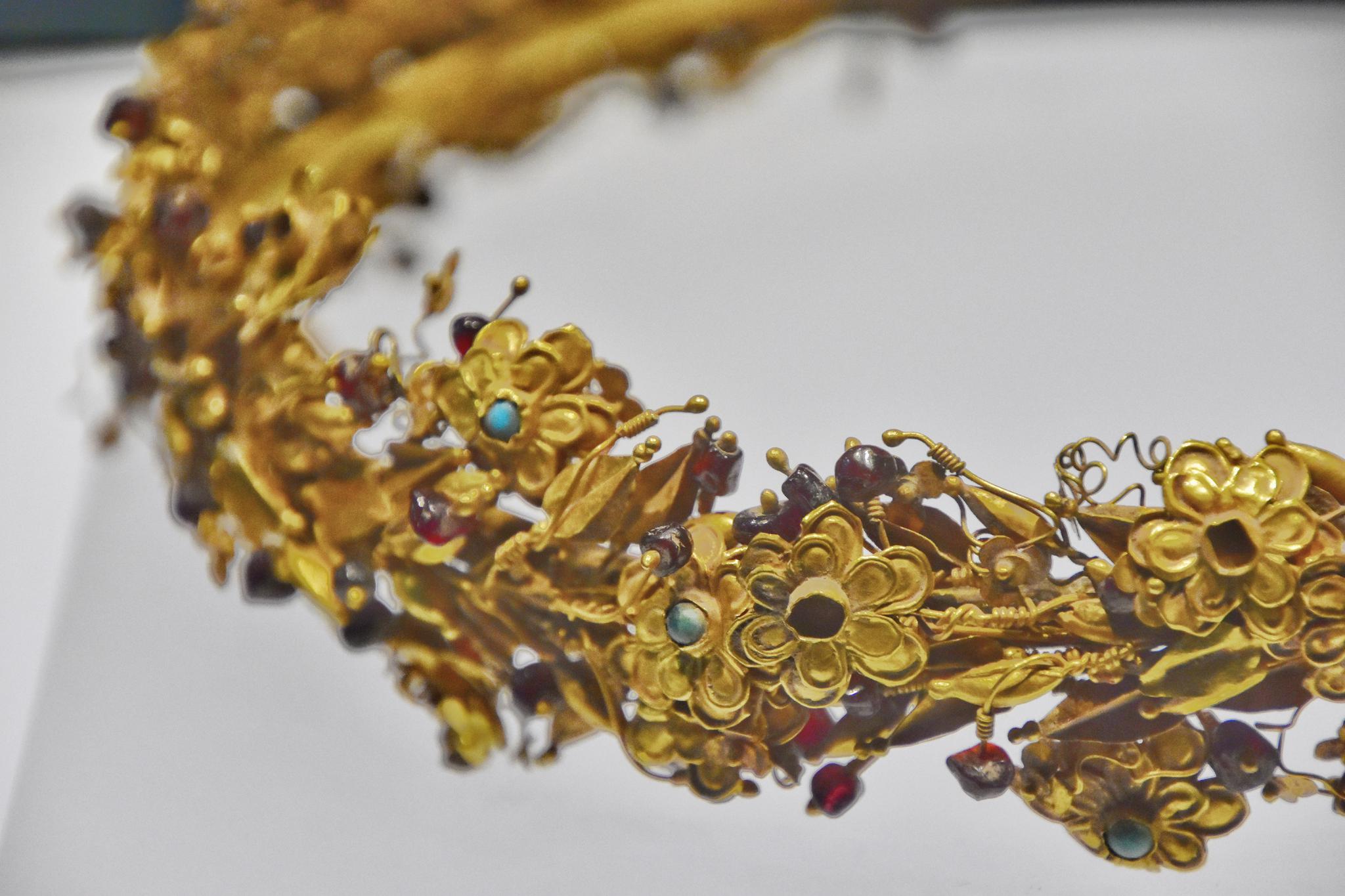 内蒙古博物院藏汉代镶宝石金冠