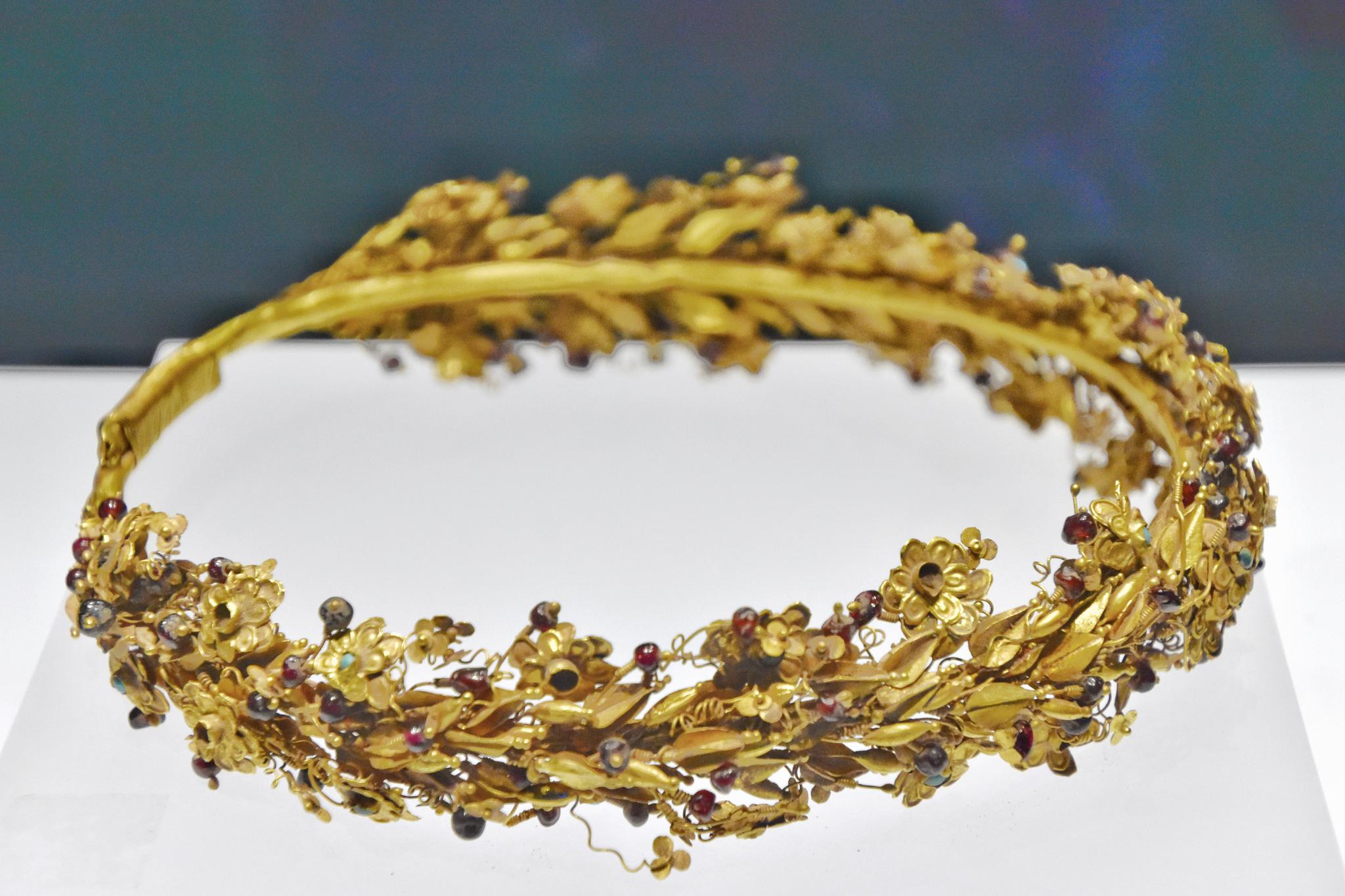 内蒙古博物院藏汉代镶宝石金冠