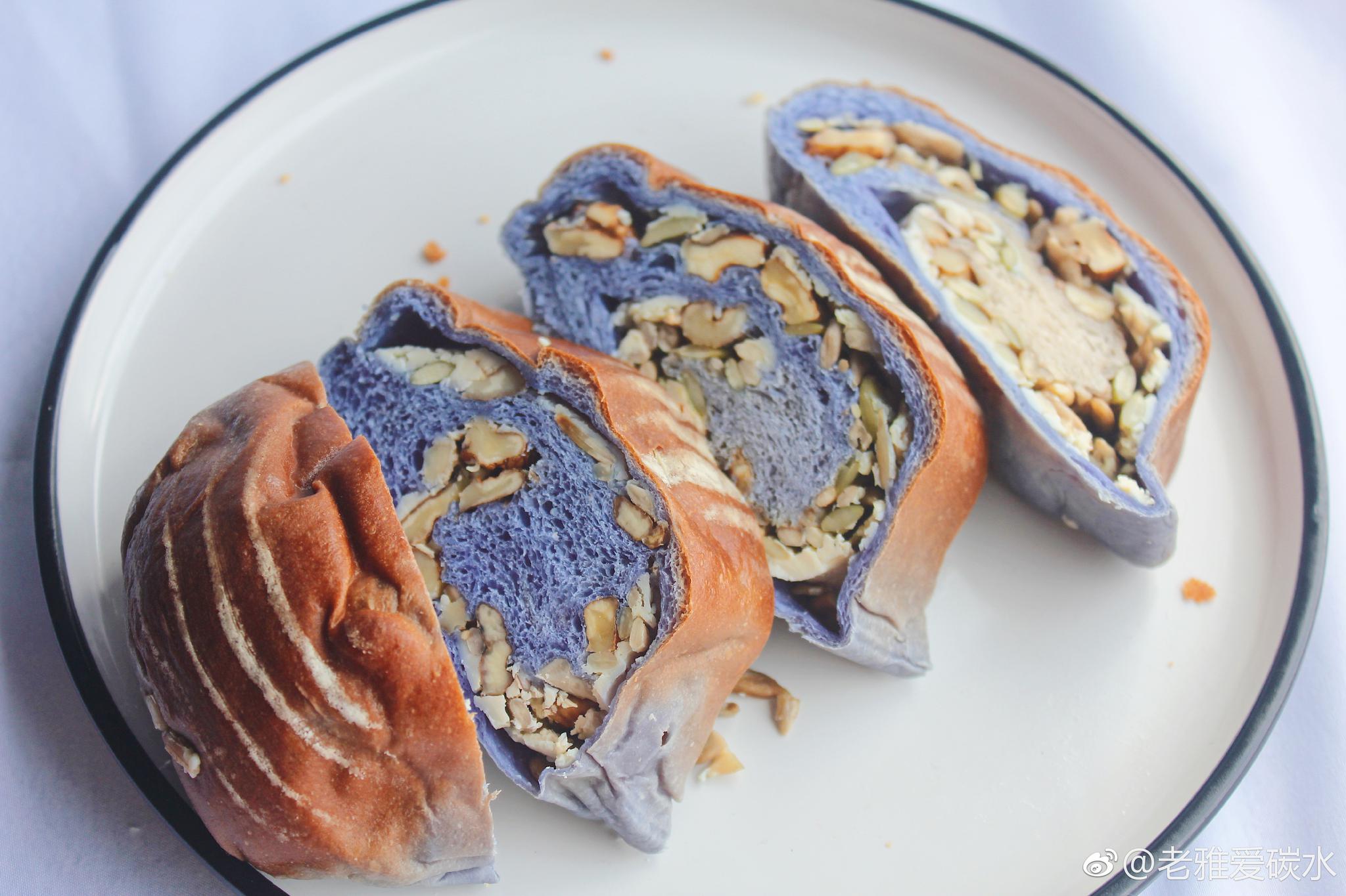 一个万年库存依然是云南的田野面包蝶豆花这款里面的坚果多到爆炸