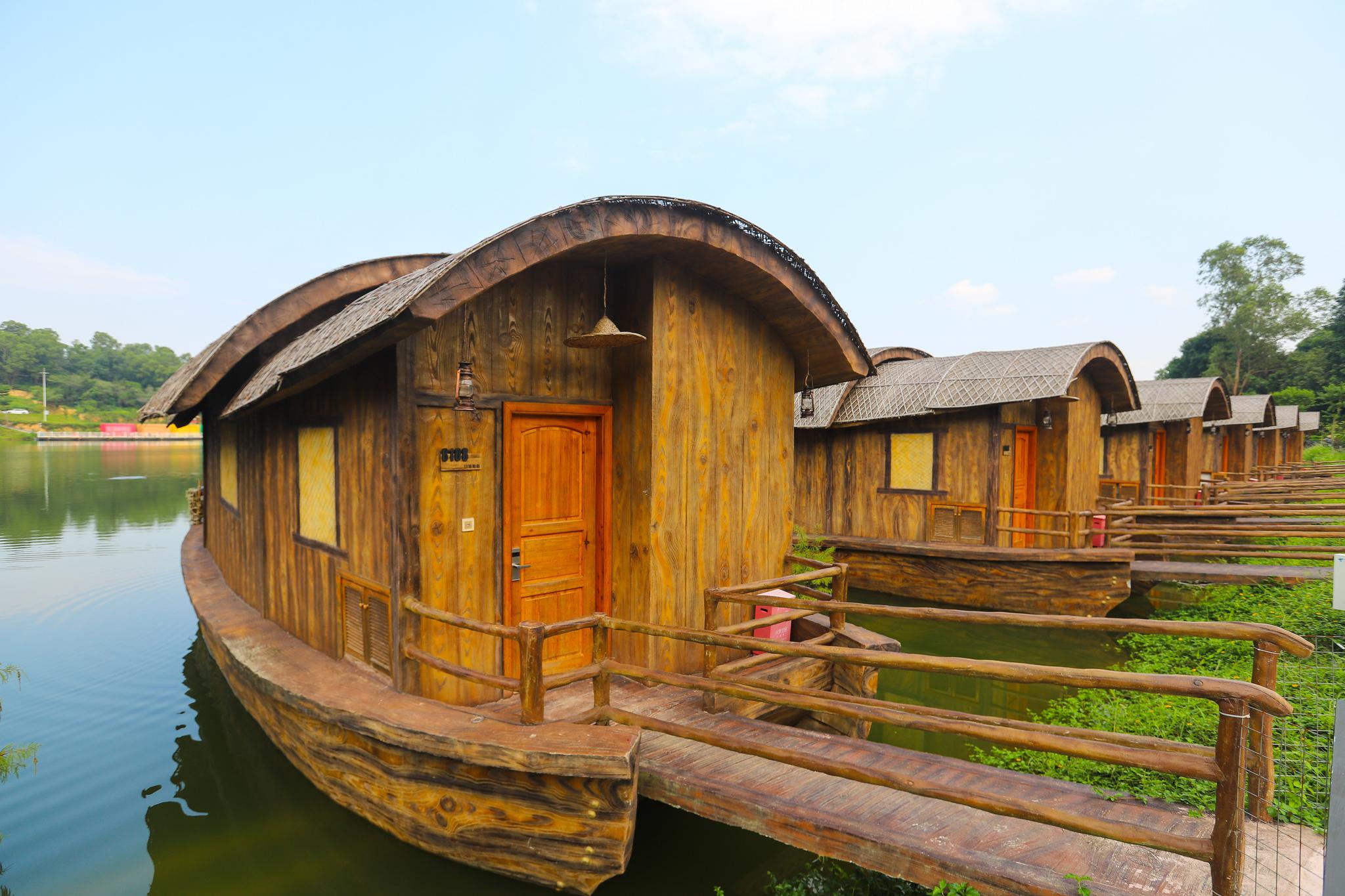 湖畔诗意栖居,不住酒店住船屋,现在游客越来越会玩