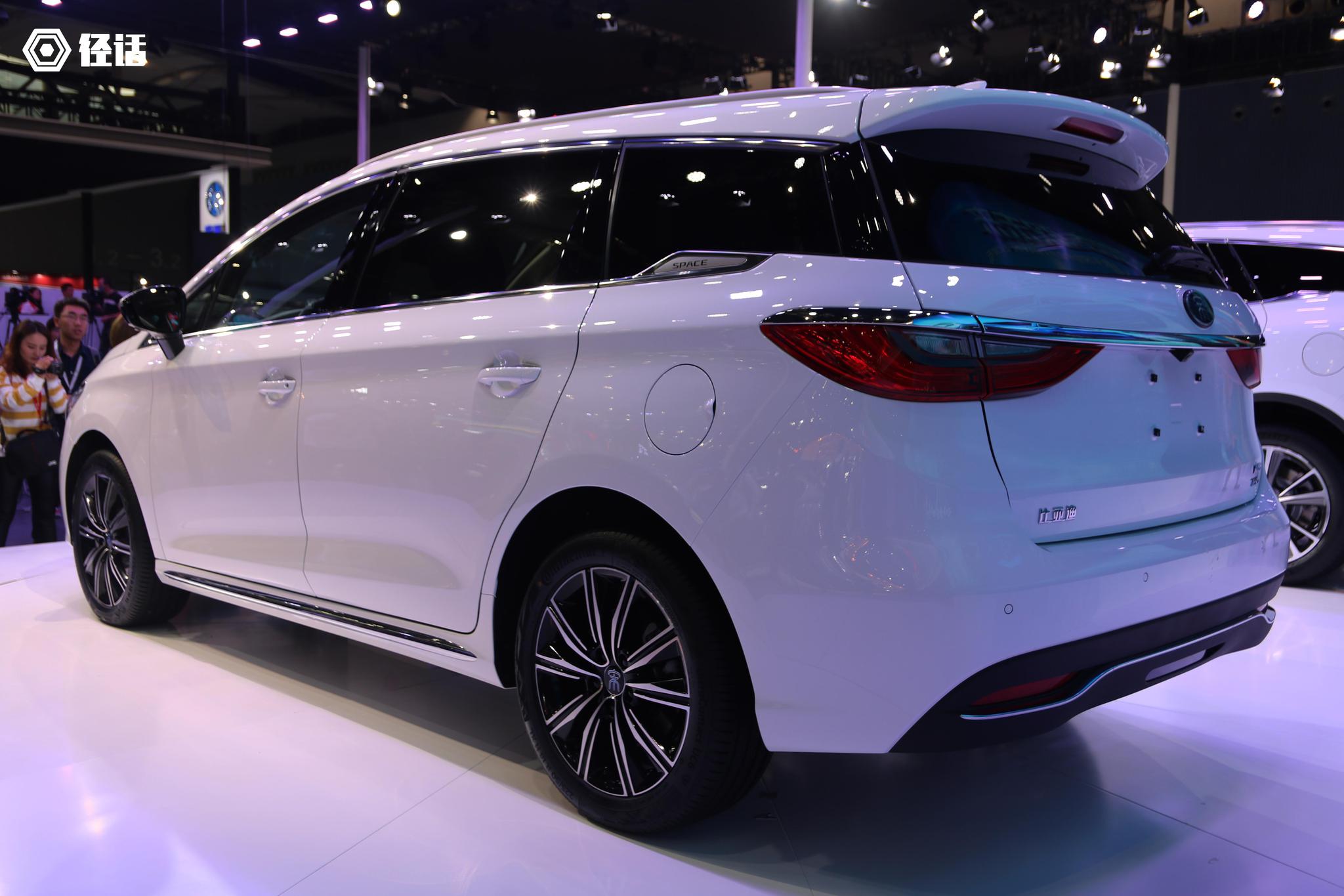 比亚迪宋maxdm广州车展正式发布搭载bsg电机内外饰实拍