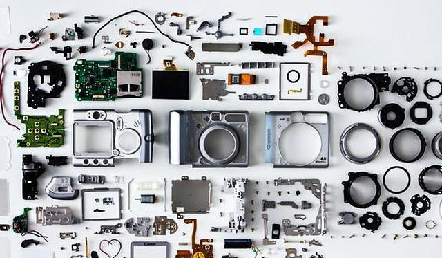 一部相机有多少个零件呢?拆开来谁数一下