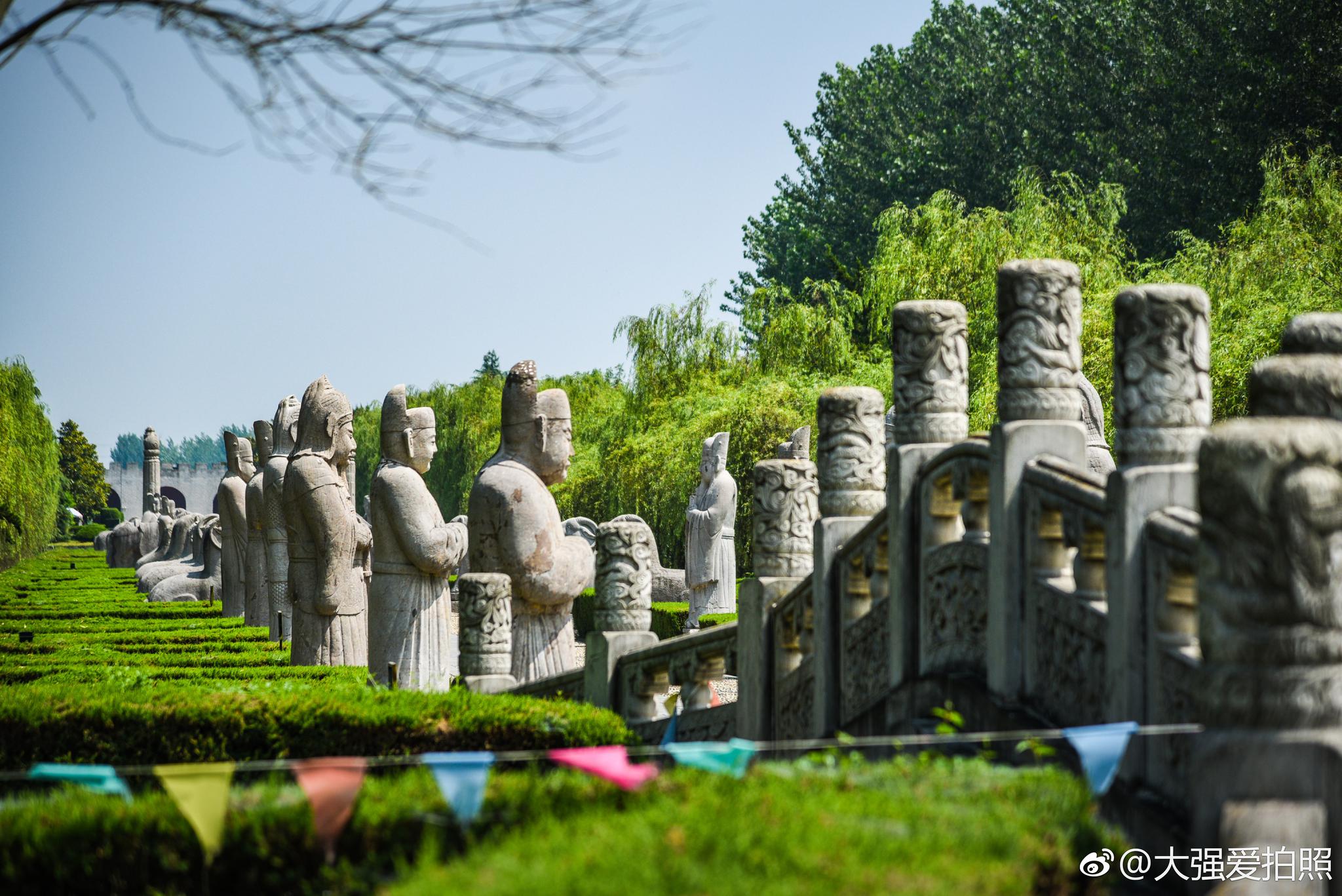 安徽滁州的凤阳县有一座明代早起的城池遗址"明中都皇城".1368年