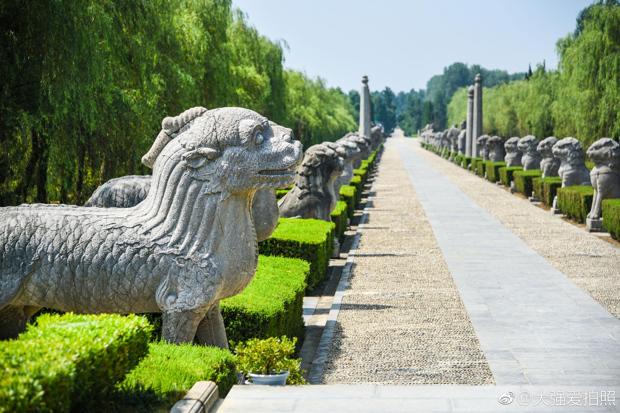 安徽滁州的凤阳县有一座明代早起的城池遗址"明中都皇城".1368年