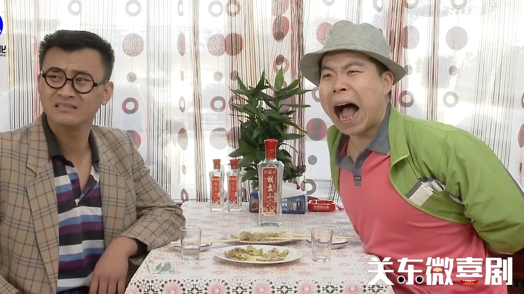 精明的饭店服务员都是这么算账的,整的哥俩都蒙圈!