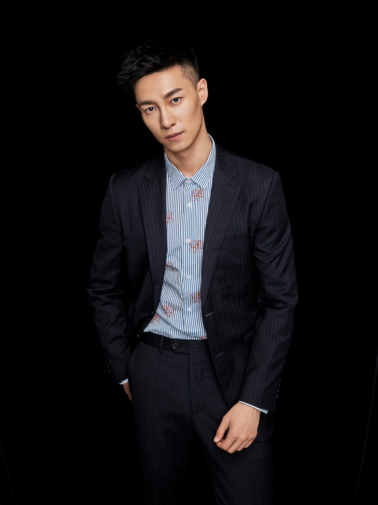 向云龙西装写真曝光 诠释雅痞型男双面格调