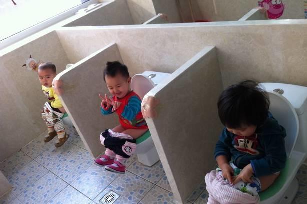 为什么许多孩子不愿意在幼儿园拉便便?老师没告诉你的家长要知道