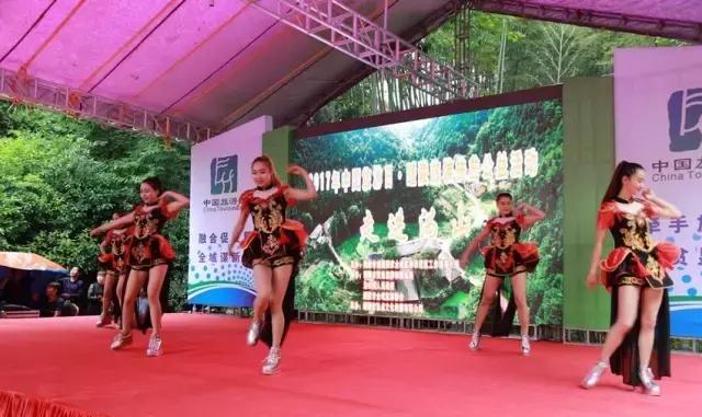 湖南醴陵:2017年中国旅游日,旅游扶贫公益活动走进沩山