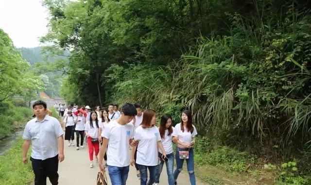 湖南醴陵：2017年中国旅游日，旅游扶贫公益活动走进沩山