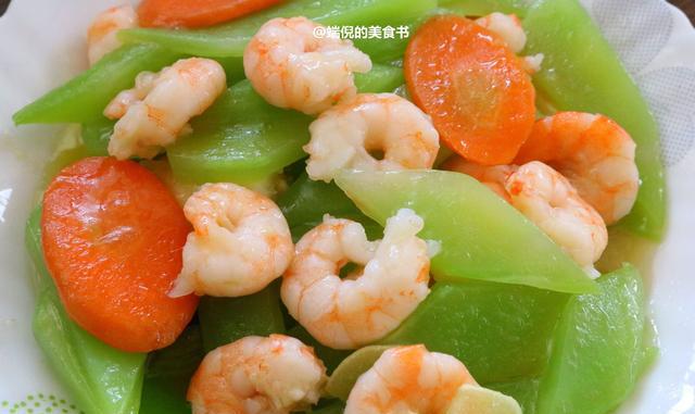 如果最近大油吃的比较多,就来看看这道清淡营养菜吧,虾仁配莴笋
