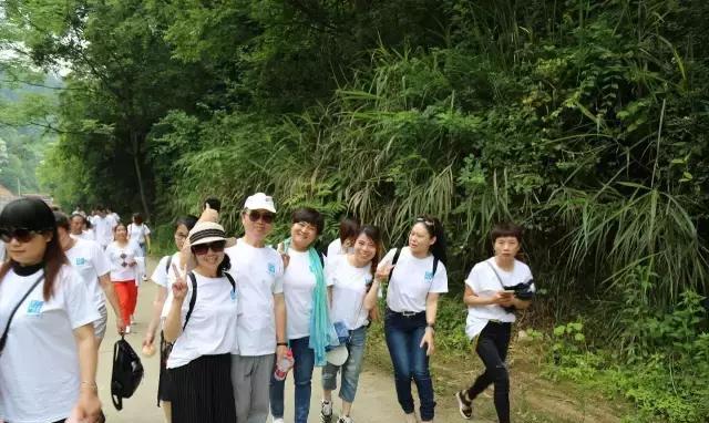 湖南醴陵:2017年中国旅游日,旅游扶贫公益活动走进沩山