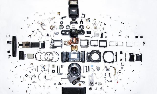 一部相机有多少个零件呢?拆开来谁数一下
