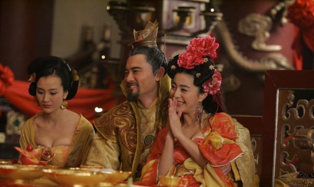 逼迫唐玄宗让心爱女人杨贵妃来帮他沐浴!|胡人|安禄山|宦官_新浪形排