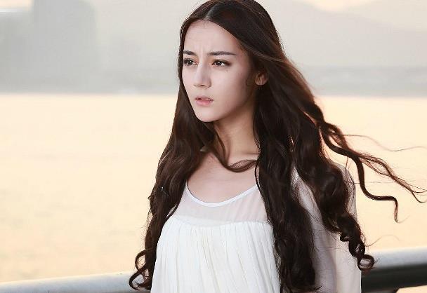 她是演员,是能识千里马的伯乐,她手底下的艺人个个都牛!