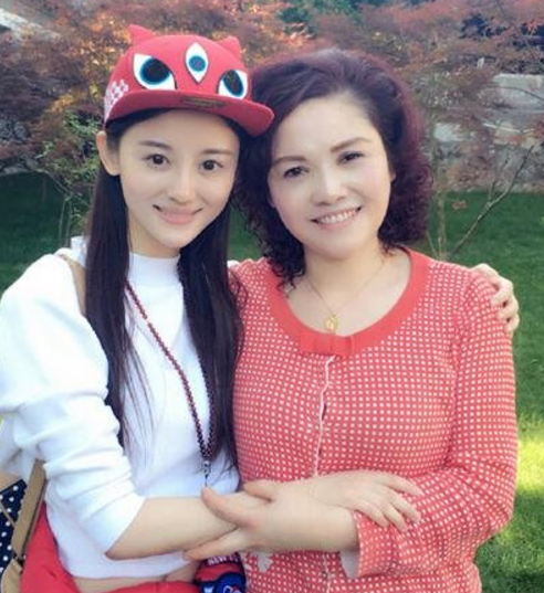 盘点娱乐圈八大明星的"奇葩妈妈",张韶涵的妈妈排第一!