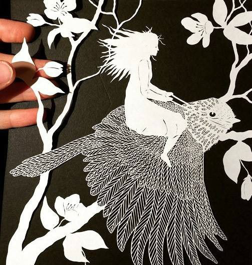 精细的镂空纸雕作品