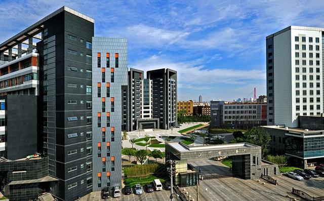 在广东的高考理科录取投档线高达526分,超过了东北林业大学,辽宁大学