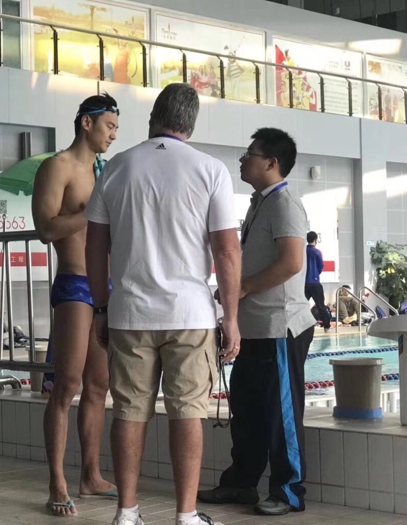 他是泳坛最帅伴郎宁泽涛肌肉依旧健美复出比赛有起伏很正常