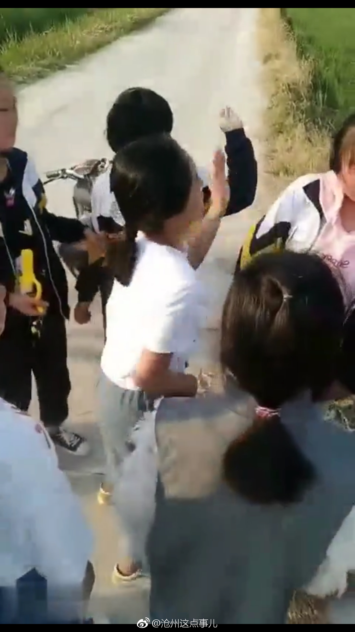 安徽宿州多人打架一女子疑被扒裤子，警方：正在处理-映象新闻-国内国际-映象网