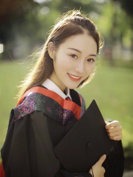 李金阳,湖南妹子,1995年10月出生,身高168,体重48kg