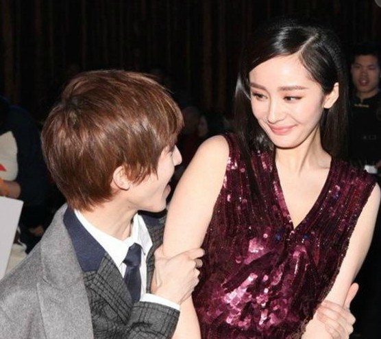 郭敬明和谁合影都矮半截,唯独和图4,网友,赢在年龄上_新浪看点