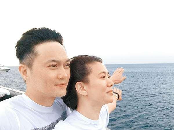 同年的6对夫妻, 如今一对比一对恩爱, 他们又让人再次相信爱情