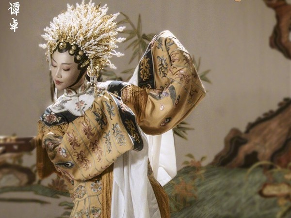 高傲跋扈的高贵妃由谭卓饰演.