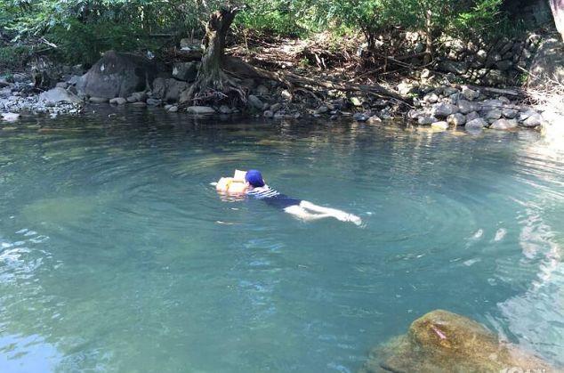 女子下河游泳突然觉得身体一阵刺痛上岸一瞧傻眼了