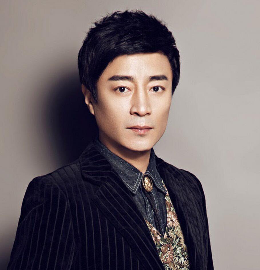 都在一线,个人认为他出演最经典的角色当属《三少爷的剑》里的谢晓峰