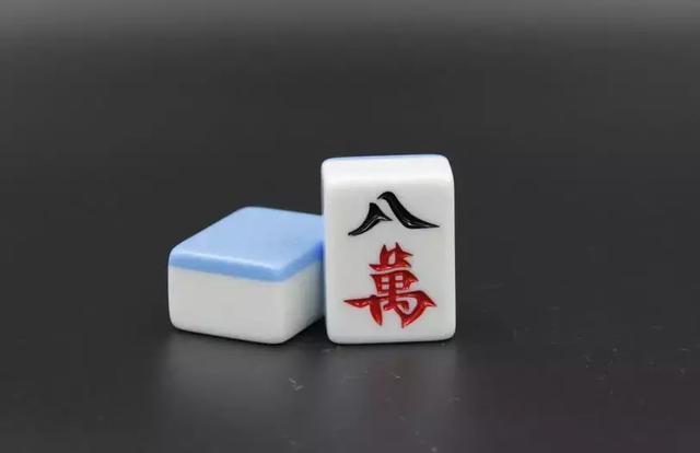 情侣为拍视频用麻将买车,被销售员群殴,真相却是这样