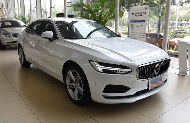 国产c级车,标配2.0t发动机,外观比宝马320帅多了