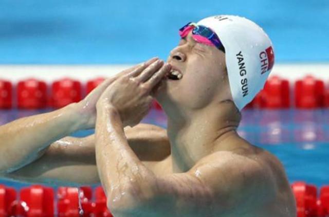 游泳运动员有多苦 傅园慧生理期继续下水 孙杨
