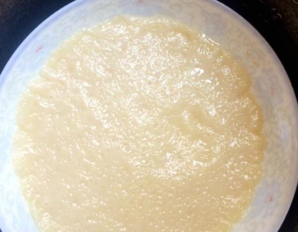 一碗糯米粉,蒸一蒸,卷一卷,教你做出香甜软糯的夹沙糯米糕!