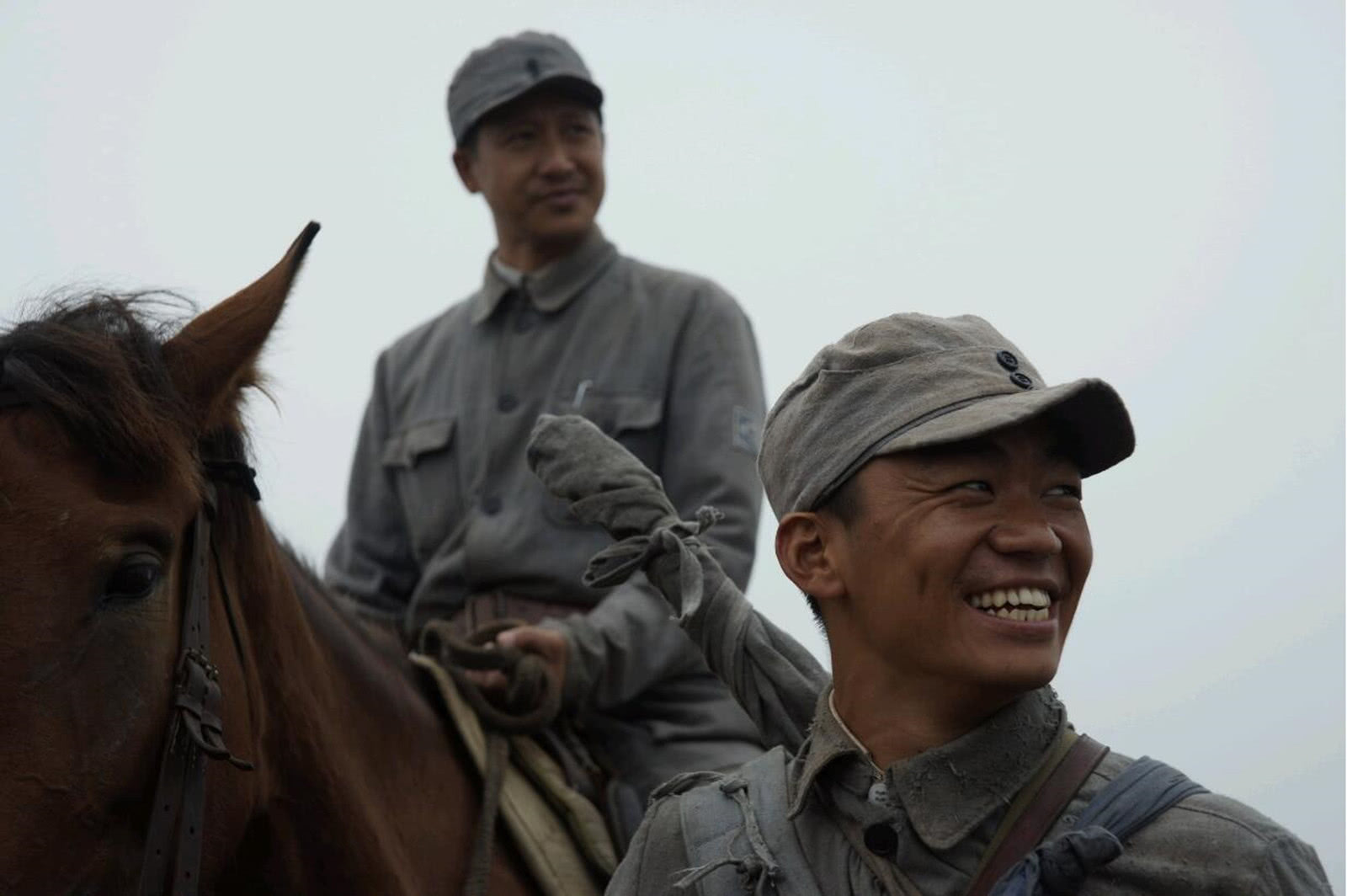 因《士兵突击》而爆红,军人形象深入人心,离婚后娶了陆毅的同学