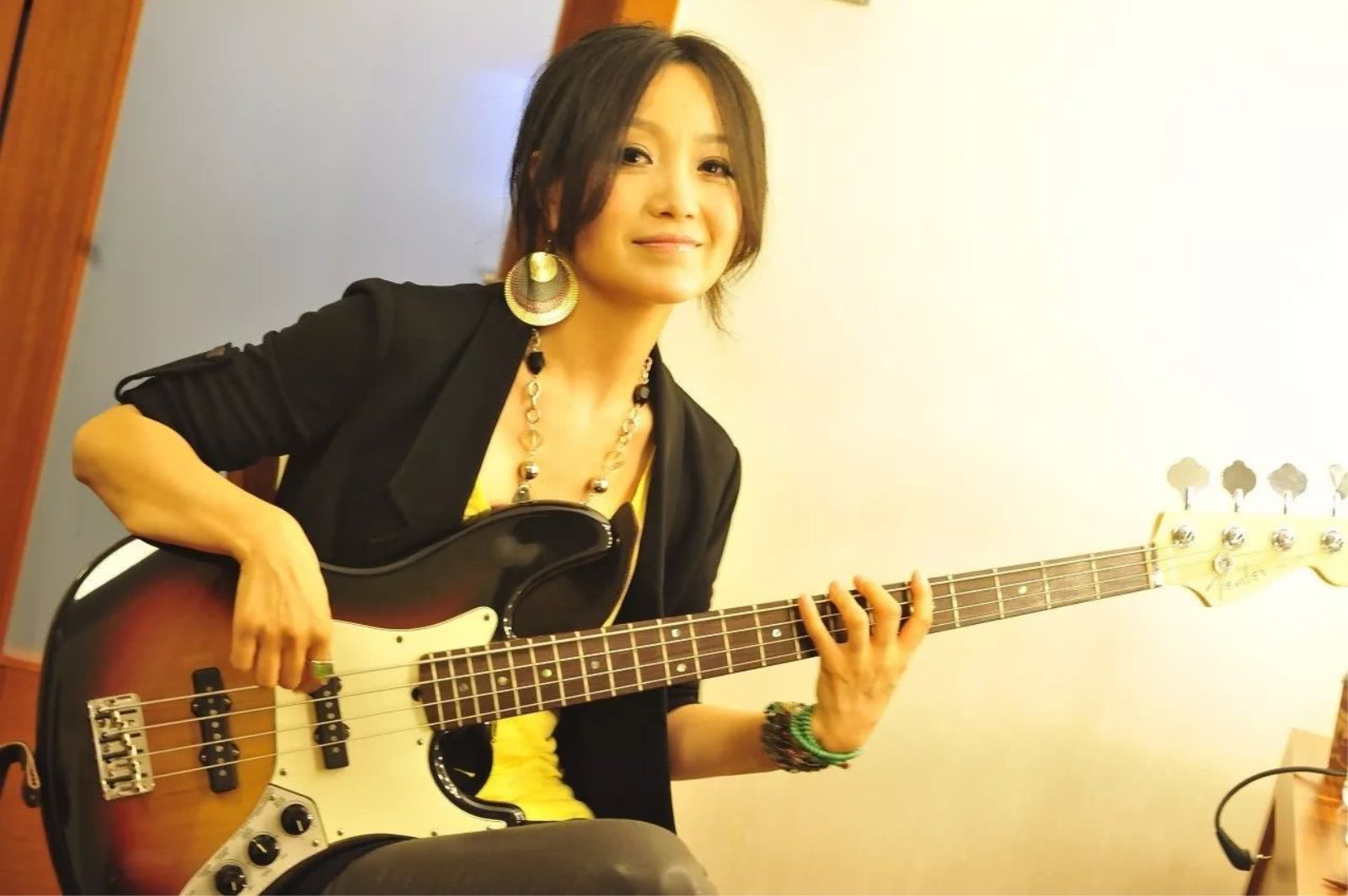 曾是红极一时的歌手被已婚男友骗了三年如今50岁依旧单身