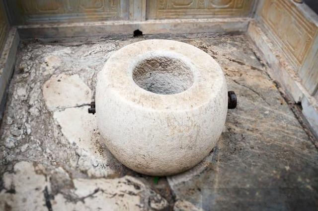 紫禁城内有数百个水井,却为何还要从宫外担水?