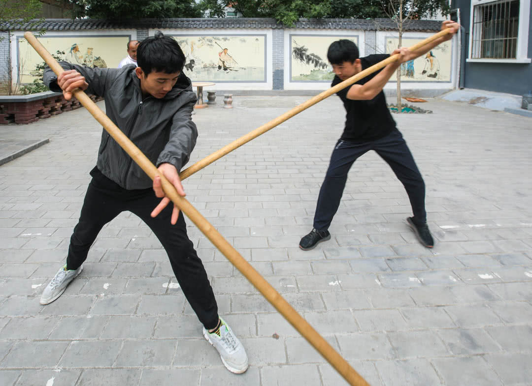 秦安县这位貌不惊人的耄耋老人,他的壳子棍法可是横扫过大江南北
