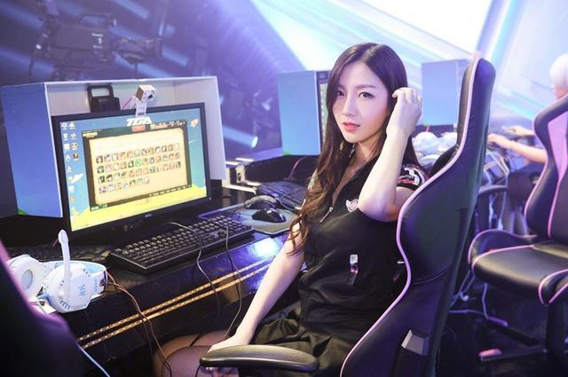 女友打游戏太厉害是怎样的体验?网友:跟游戏比我是什么东西?