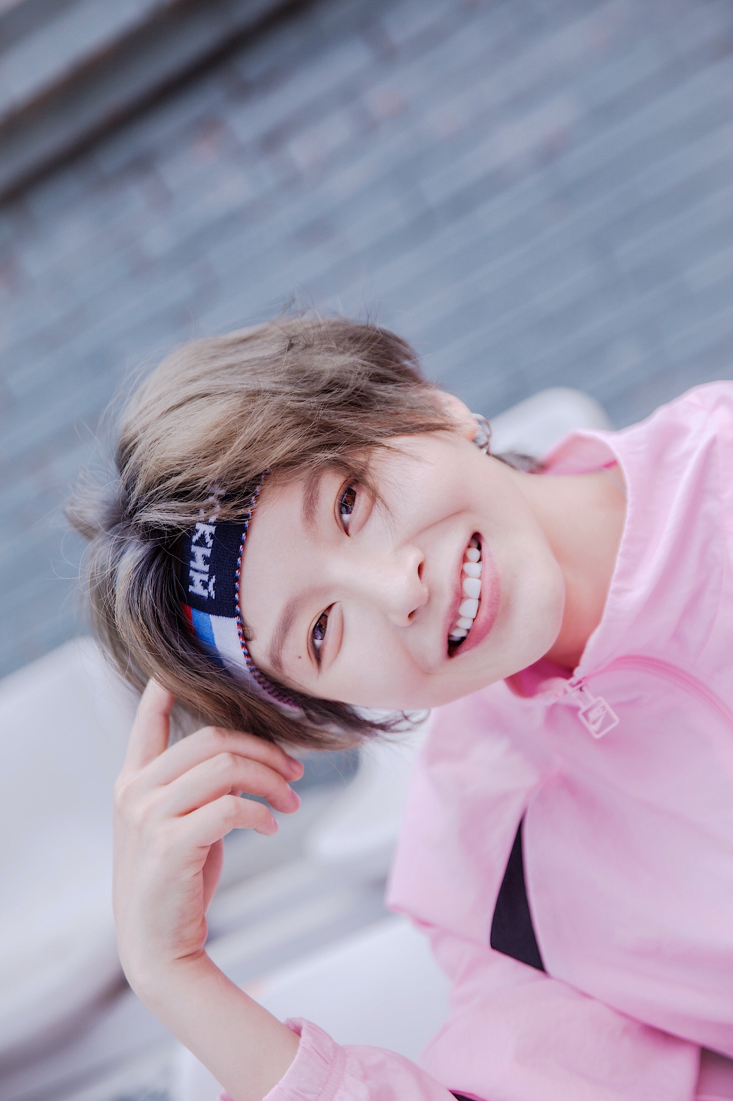 李萌萌曝粉色系运动写真 演绎清爽潮范儿