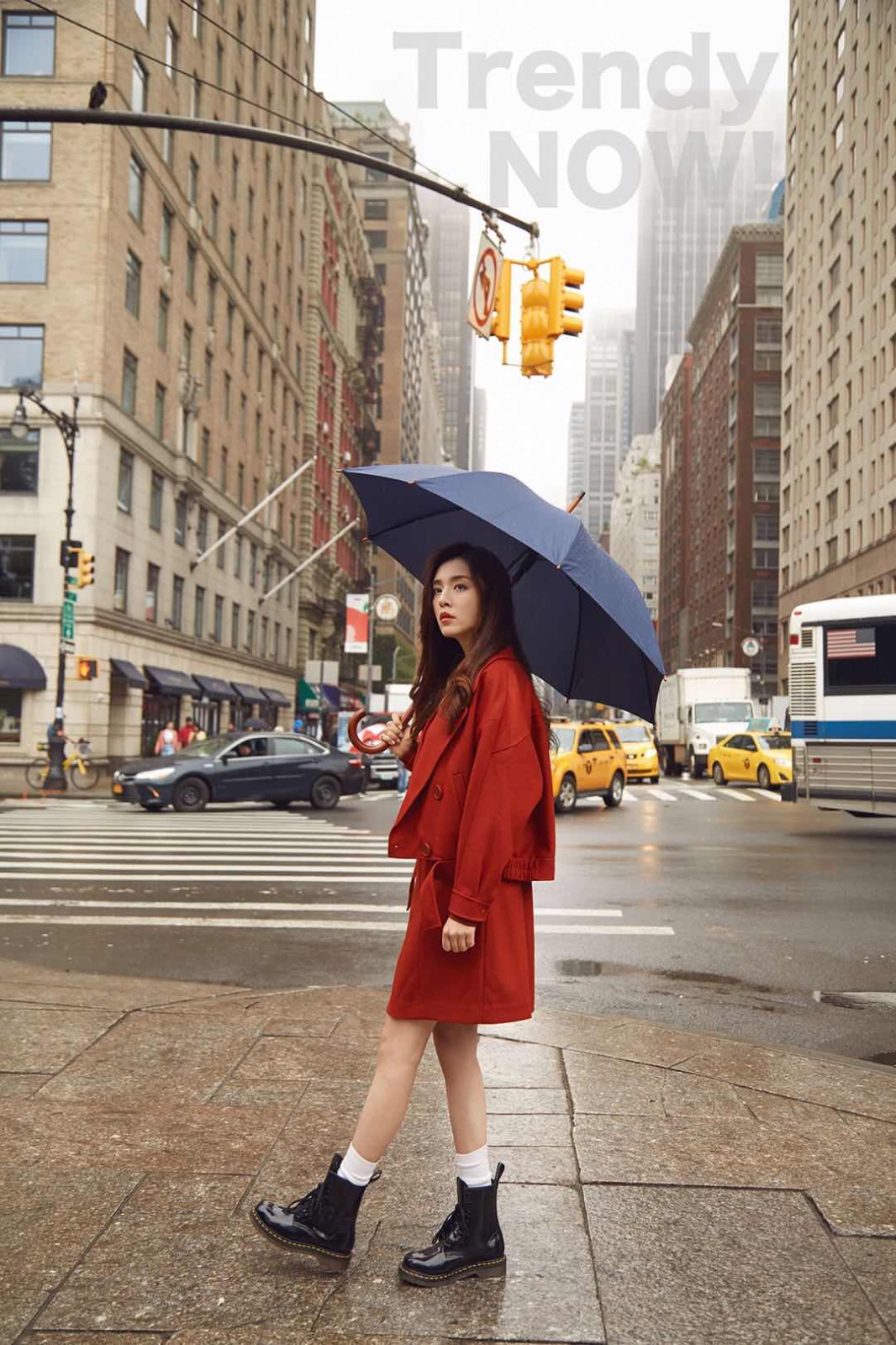 王晓晨纽约街拍大片曝光 驻足远望慵懒随性