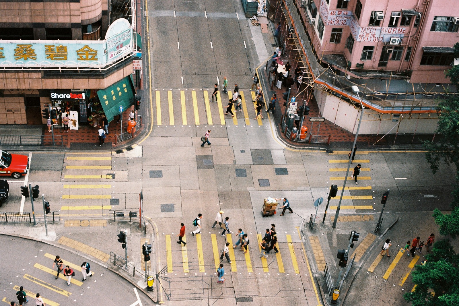胶卷系列|003 kodak ektar100|庙街|胶卷|霓虹灯_新浪新闻