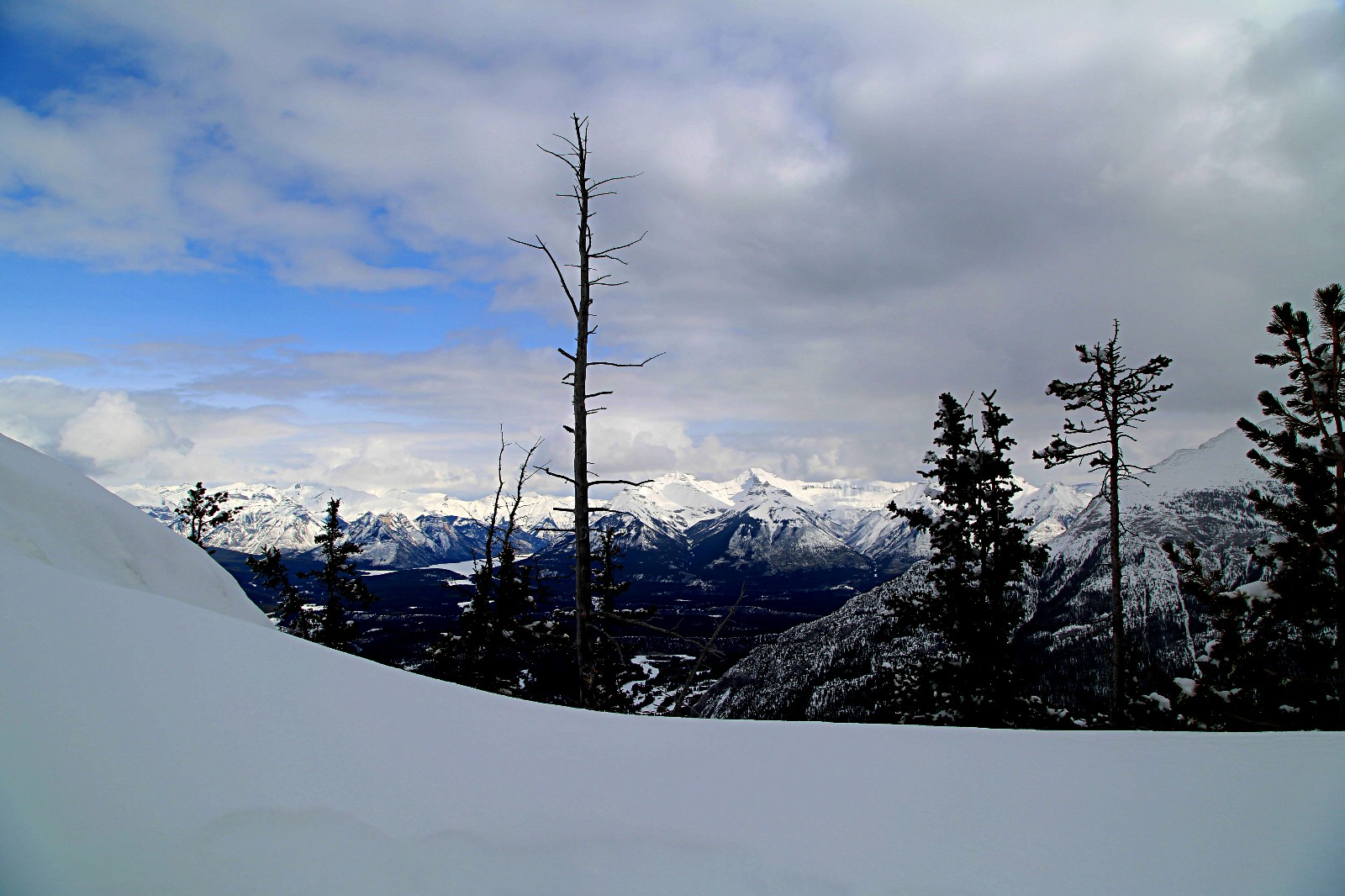 千山暮雪(摄于加拿大班夫国家公园硫磺山)