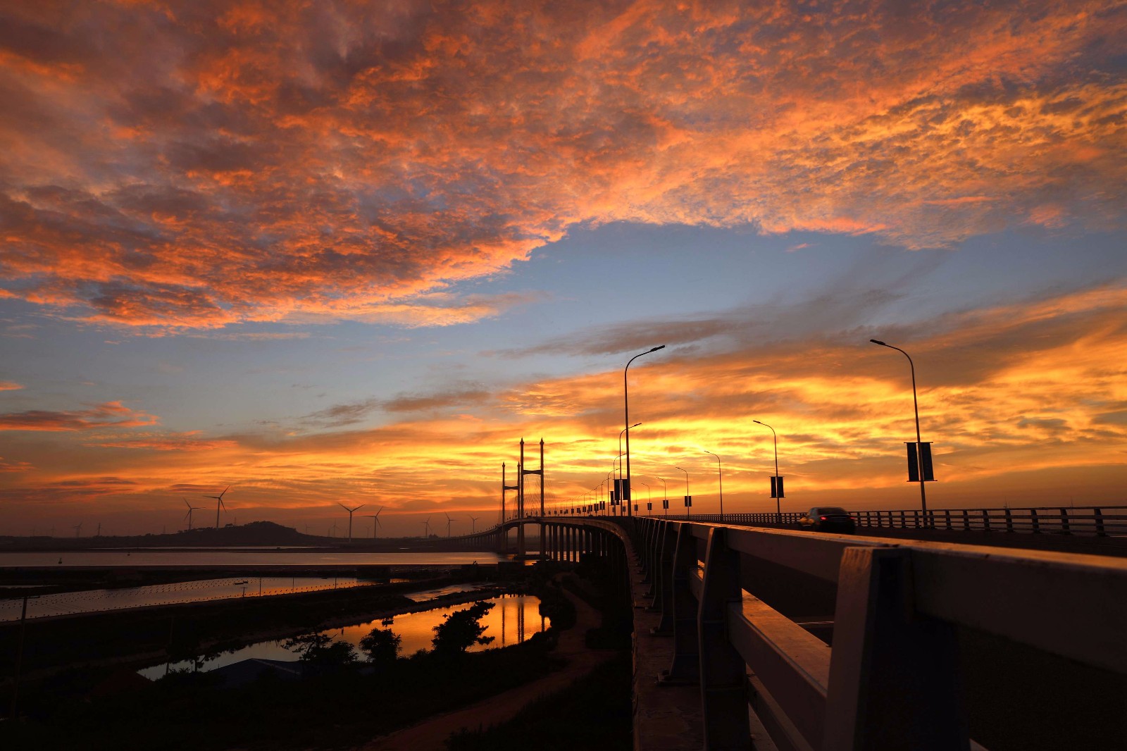 威海:晚霞绚烂如梦如幻