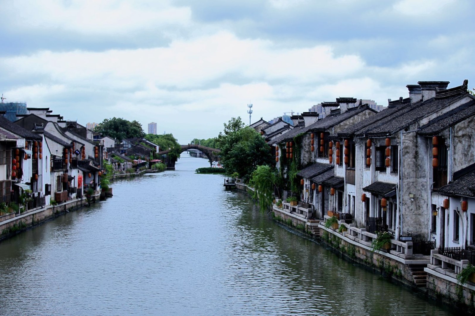 台风来临前的无锡南长街江南古运河畔