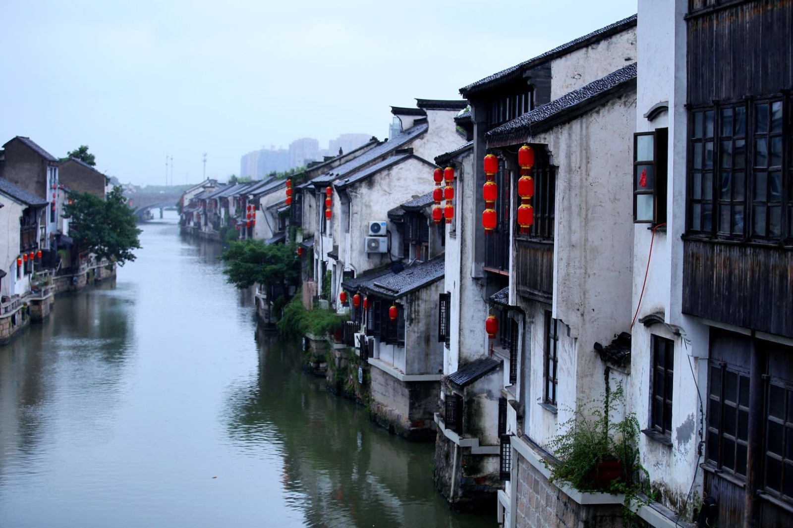 台风来临前的无锡南长街江南古运河畔