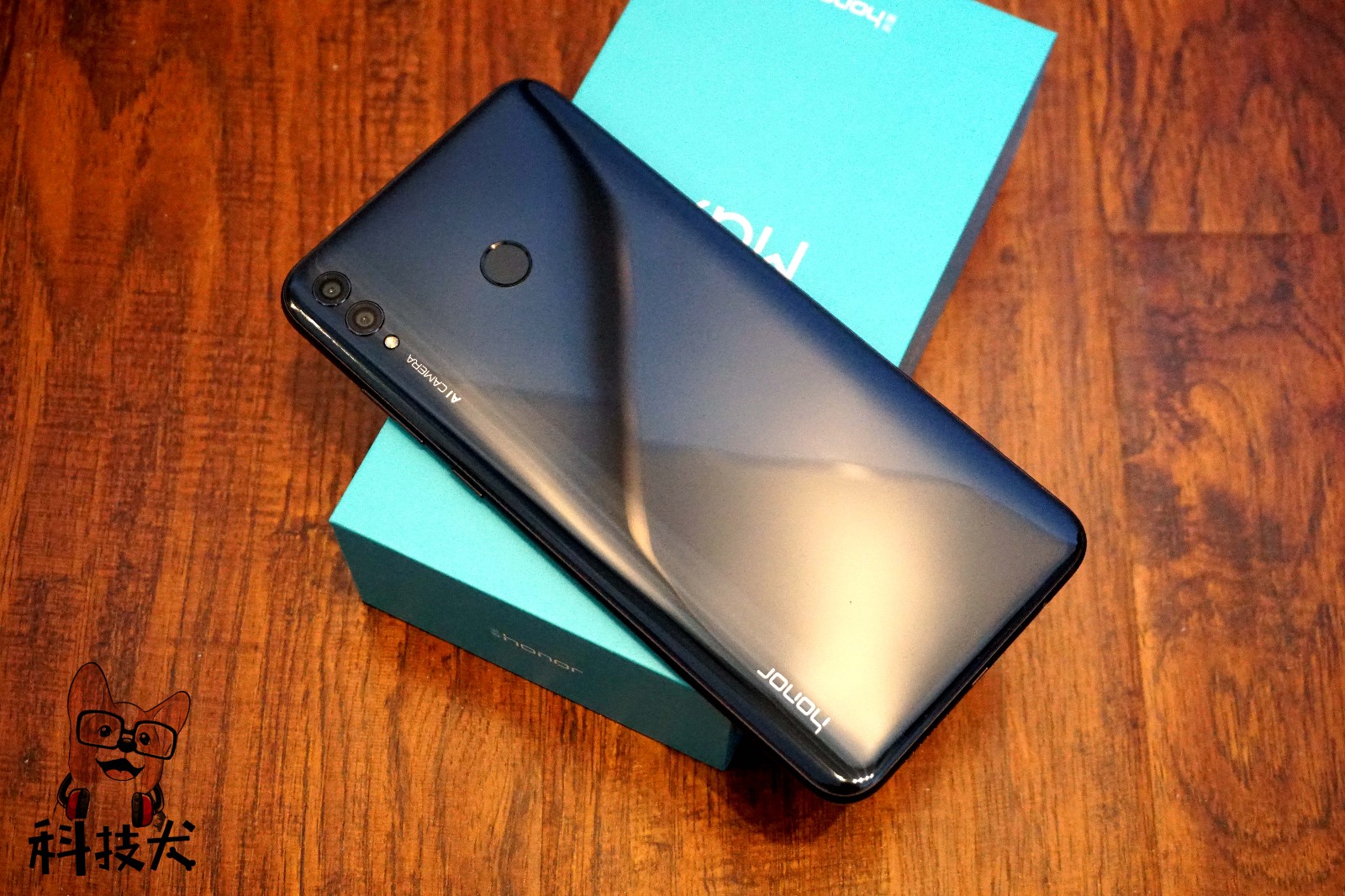 荣耀8xmax开箱影音娱乐方面先天优势屏占比达90