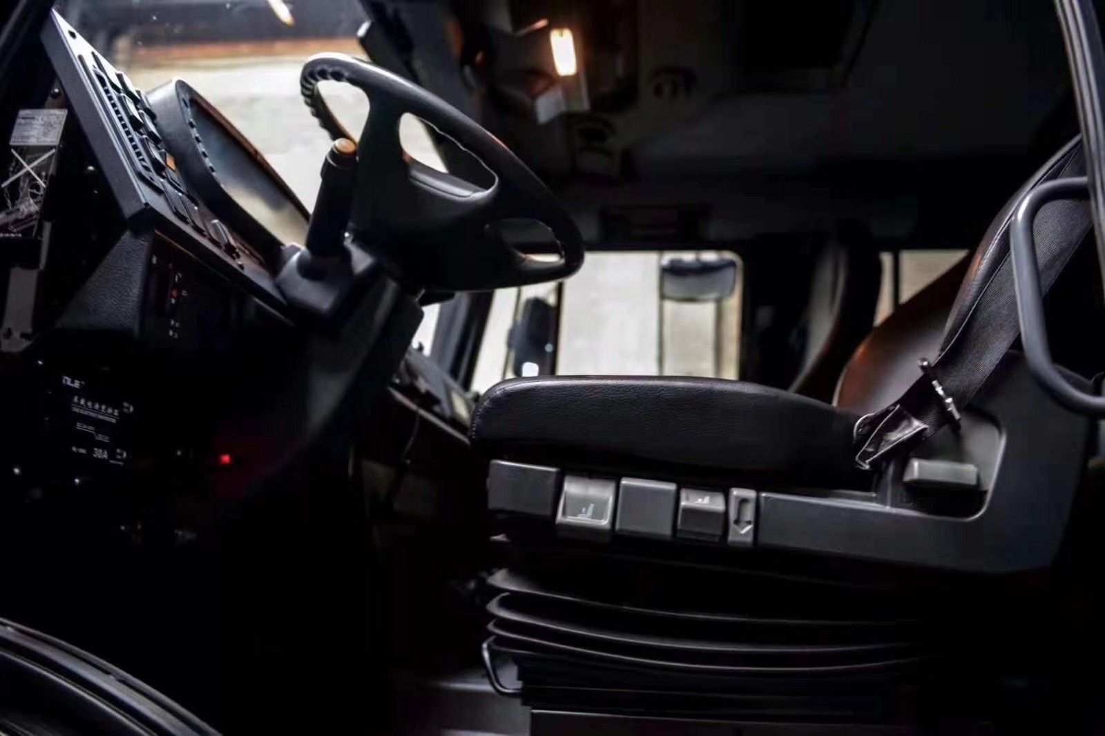 【越野车王】乌尼莫克u5000